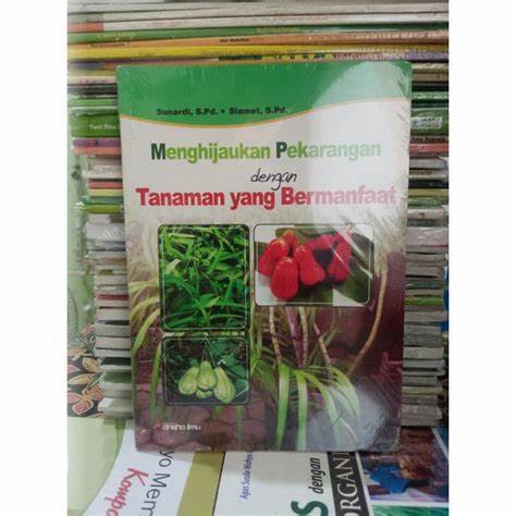Cover Menghijaukan Pekarangan dengan Tanaman yang Bermanfaat / Sunardi