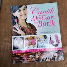 Cover Cantik Dengan Aksesori Dari Batik / Rostanti,Windyana