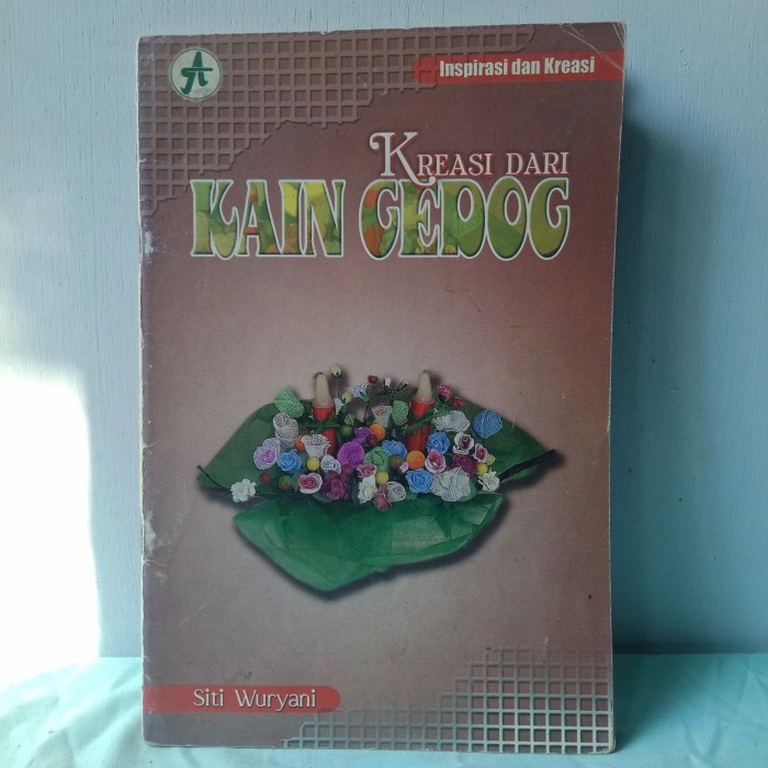 Cover Kreasi Dari Kain Gedog / Wuryani Siti