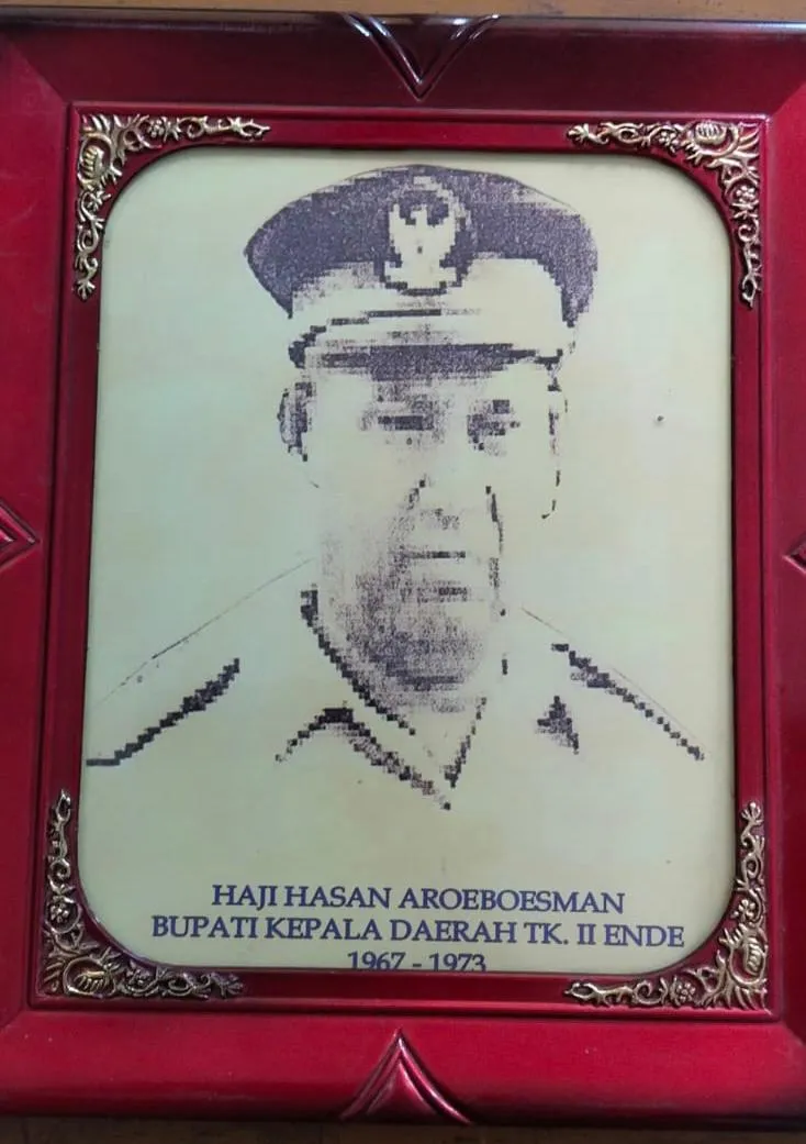 Cover BUPATI ENDE KE-2 HAJI HASAN AROEBOSMAN (1967-2973)