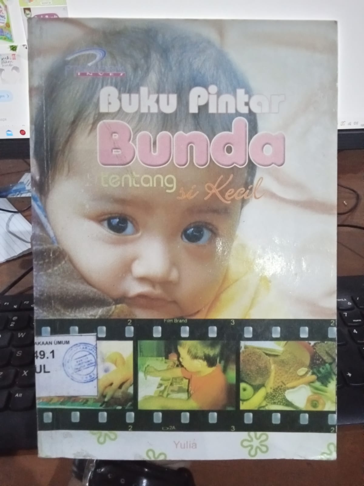 Cover Buku Pintar Bunda Tentang Si Kecil / Yulia