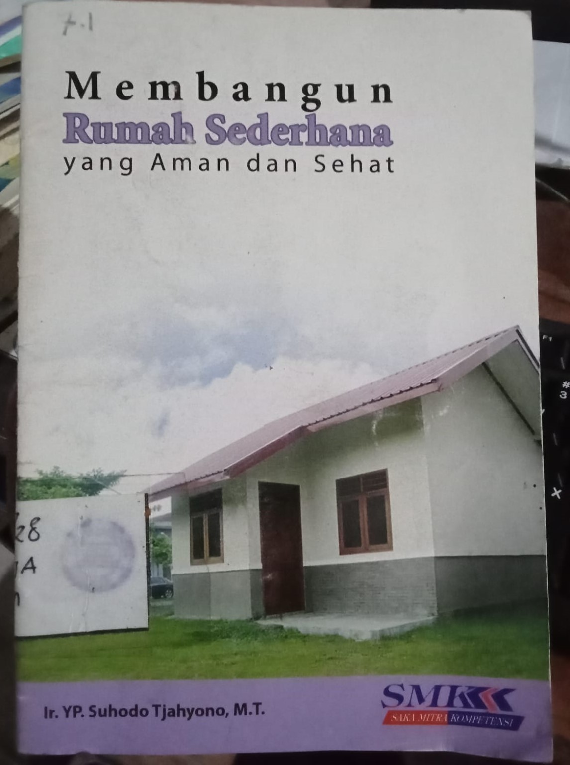 Cover Membangun Rumah Sederhana Yang Aman / Tjahyono,Suhodo