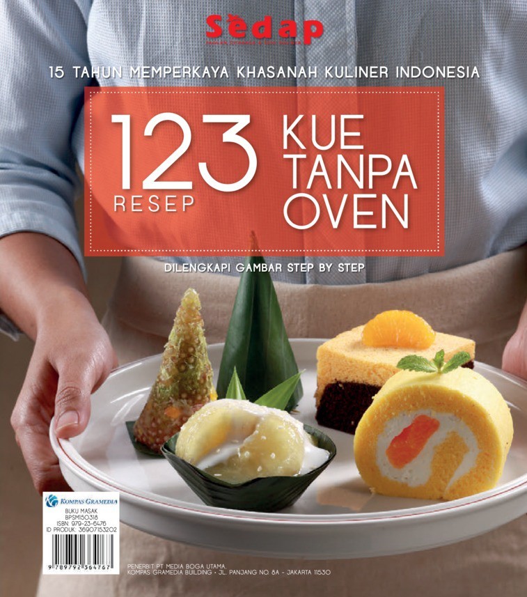 Cover Sedap 15 Tahun Memperkaya Khasanah Kuliner Indonesia / Karina Naftali