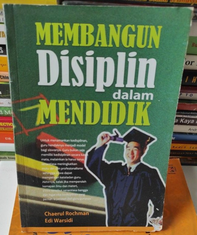Cover Membangun Disiplin dalam Mendidik / Warsidi,Edi