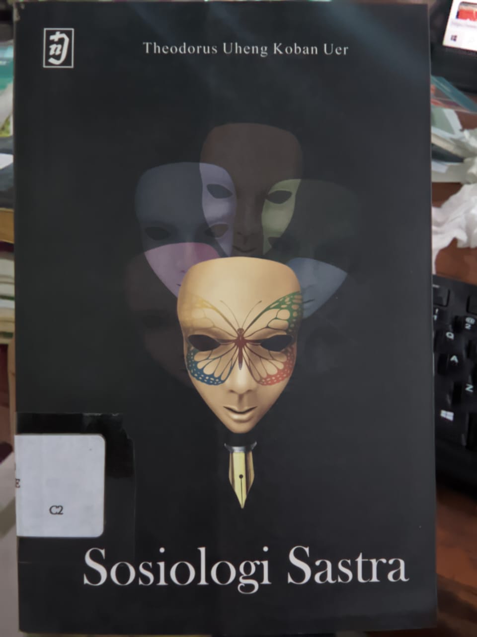 Cover Sosiologi Sastra / Theodorus Uheng Koban Uer