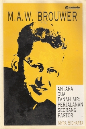 Cover M.A.W BROUWER :  Antara Dua Tanah Air Perjalanan Seorang Pastor / Sidharta,Myra