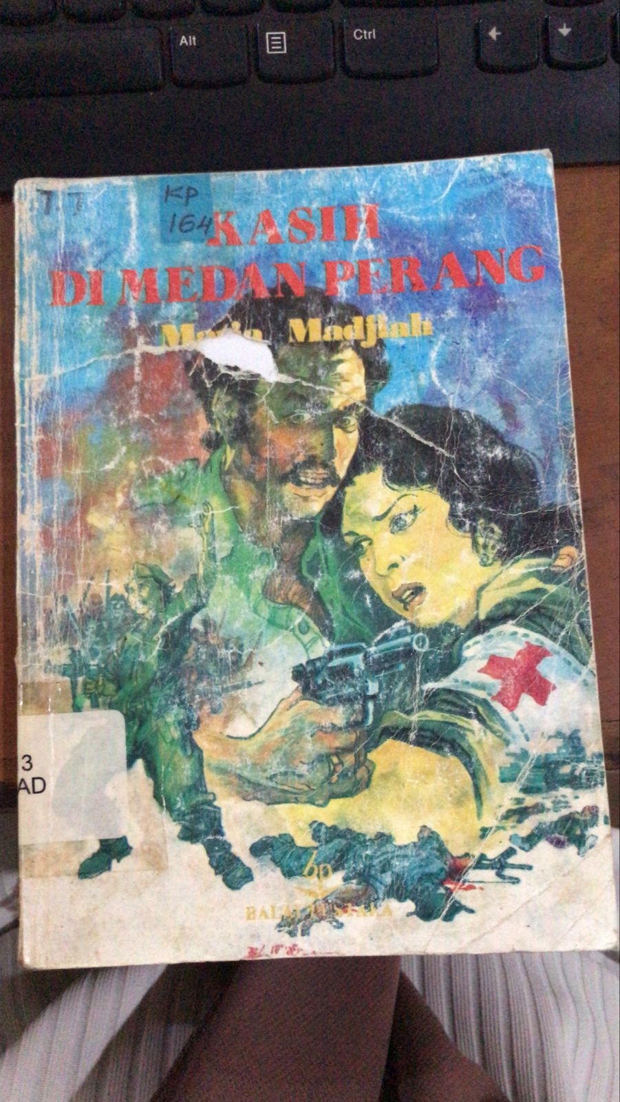 Cover Kasih Di Media Perang / Madjiah, Matia