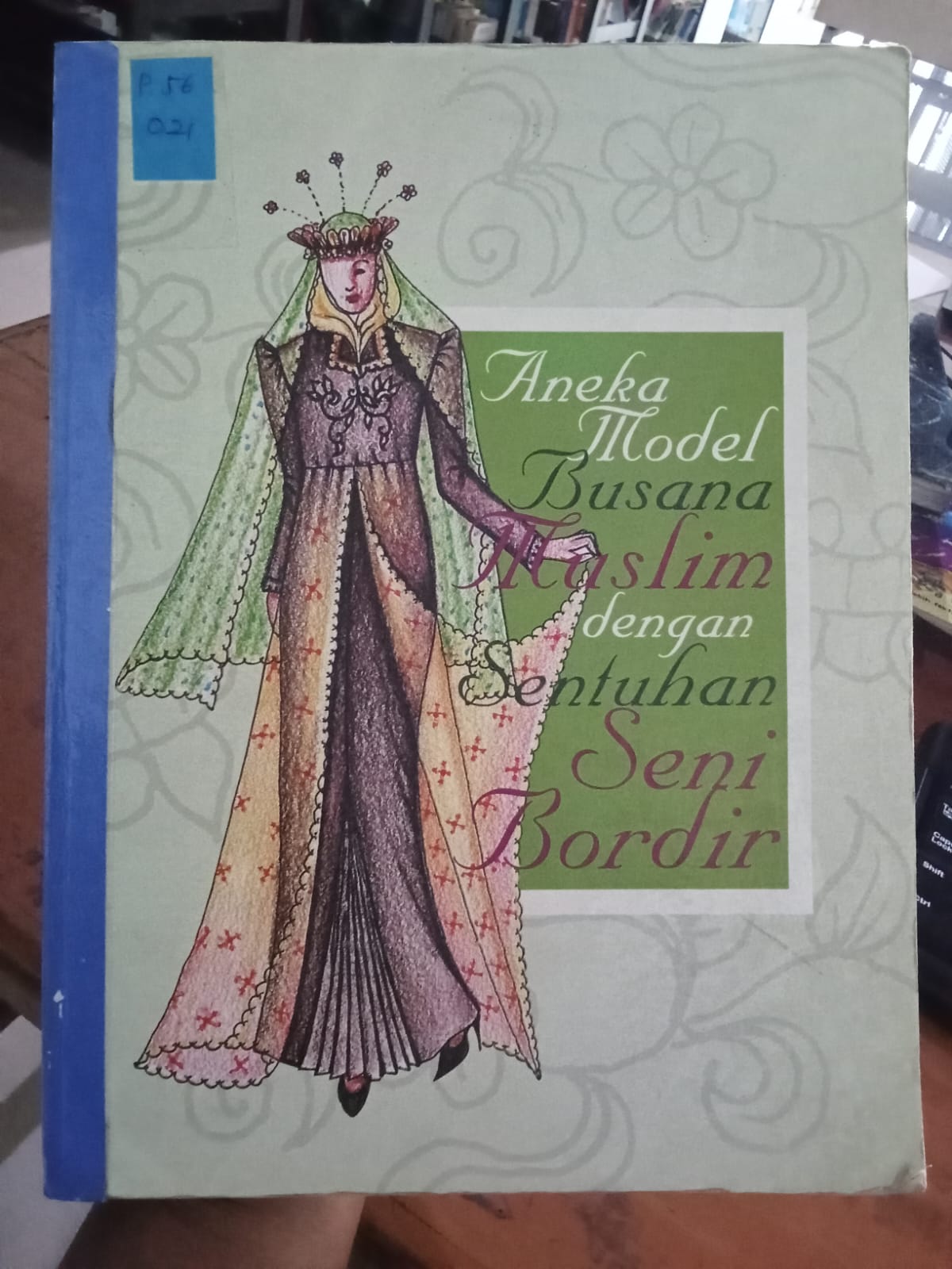 Cover Aneka Model Busana Muslim Dengan Sentuhan Seni Bordir / Heri Suhersono