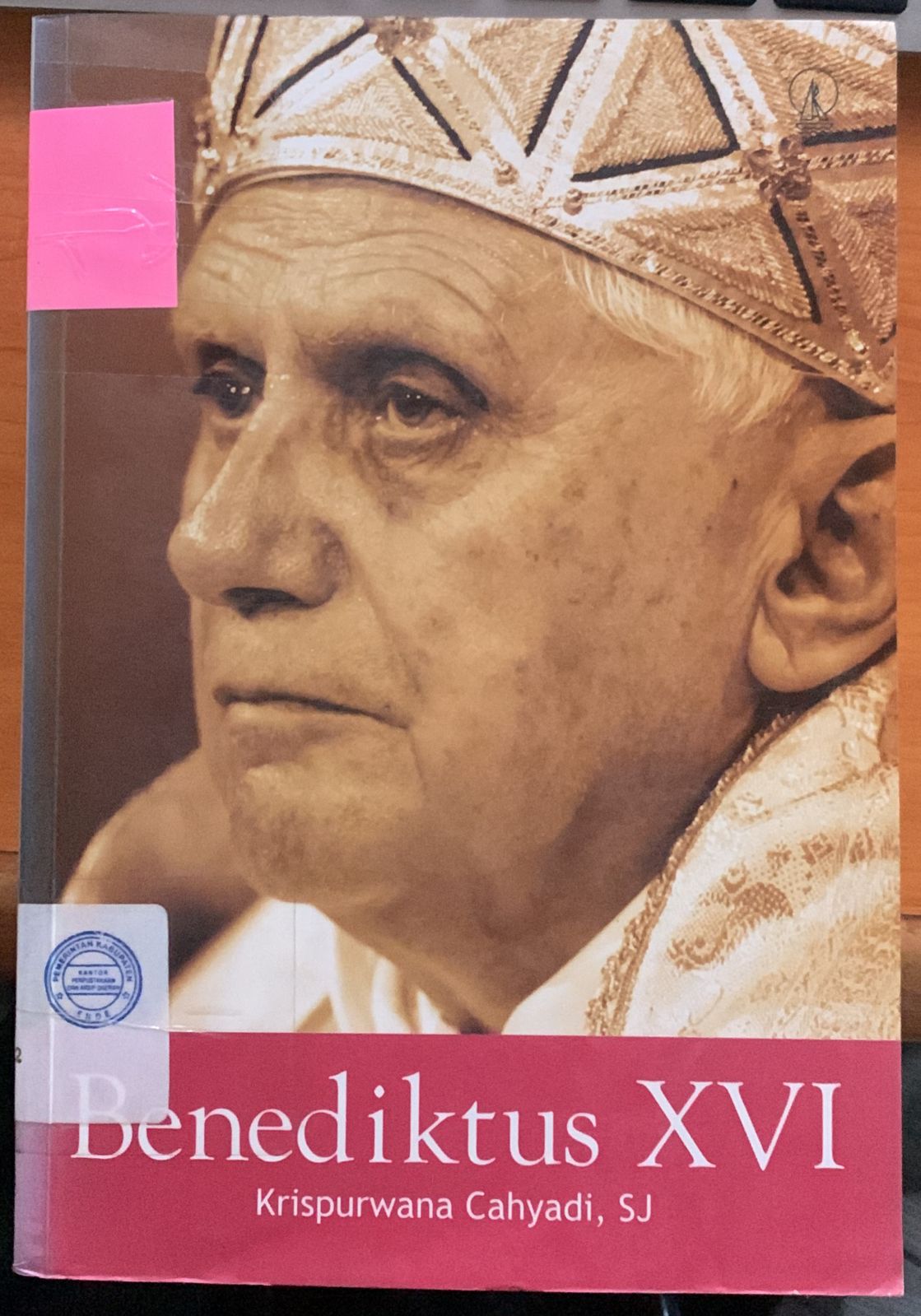 Cover Benediktus XVI / Krispurwana Cahyadi