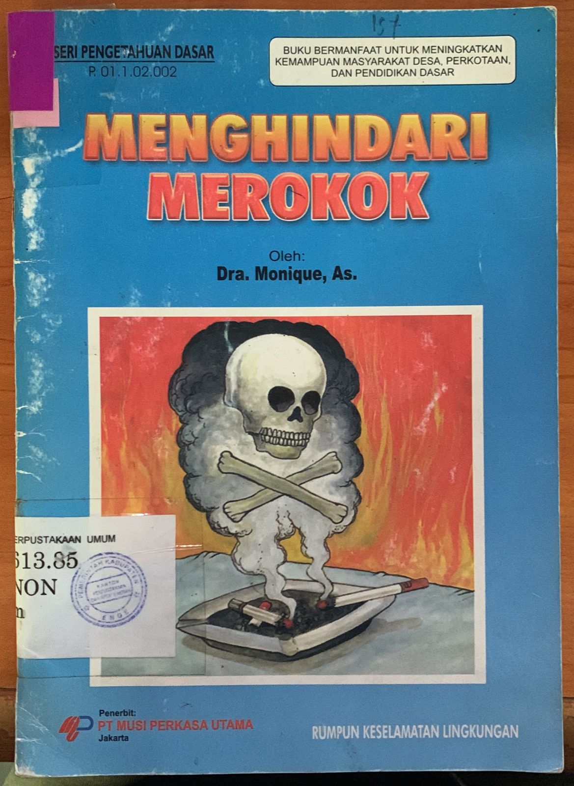 Cover Menghindari Merokok / Monique