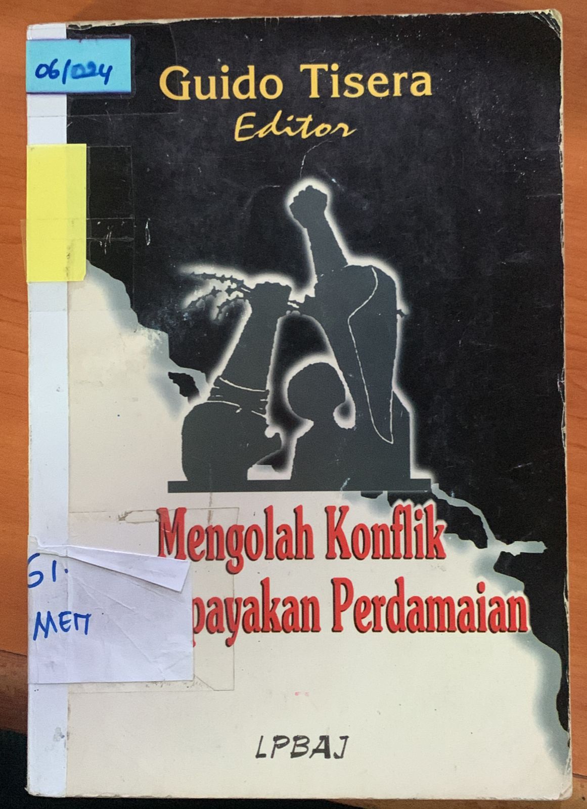 Cover Mengolah Konflik Mengupayakan Kedamaian / Guido Tisera