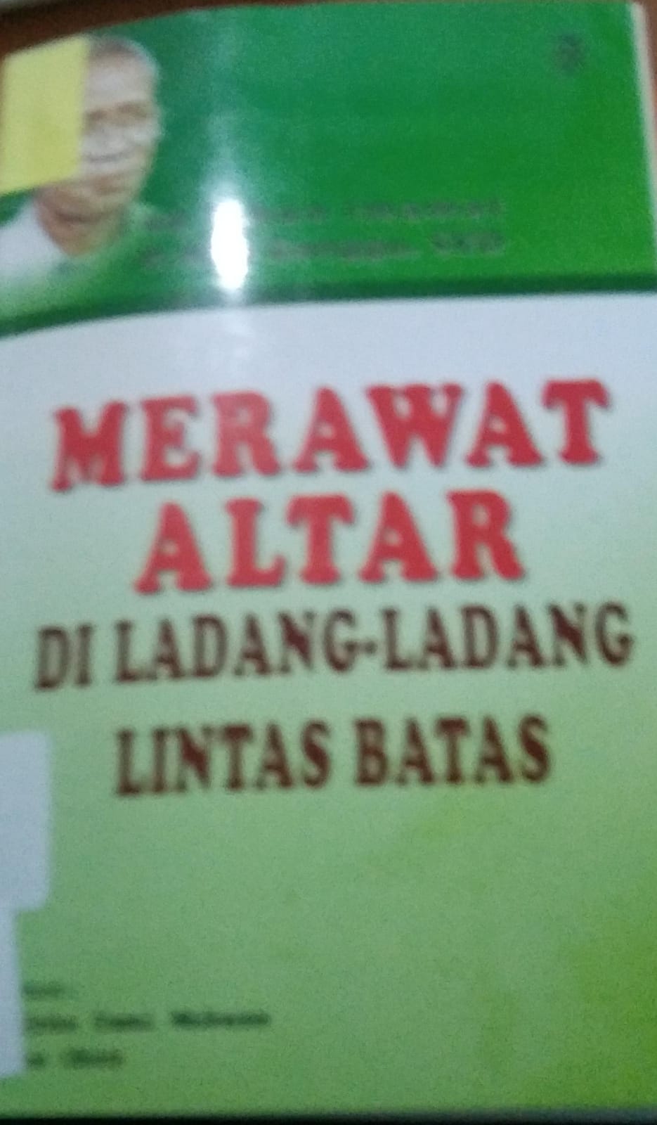 Cover Merawt Altar DI Ladang-Ladang Lintas Batas / Alex Ganggu