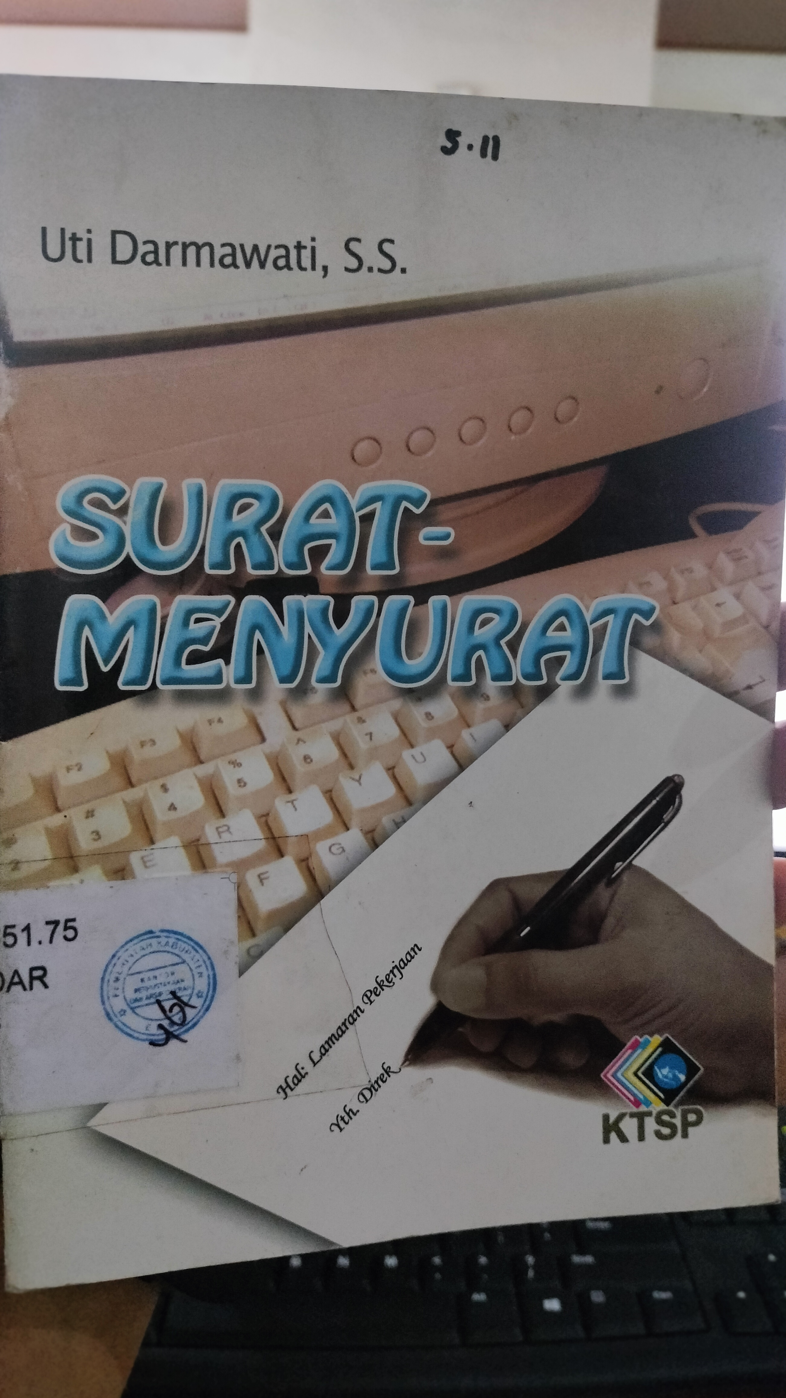 Cover Surat Menyurat / Darmawati Uti