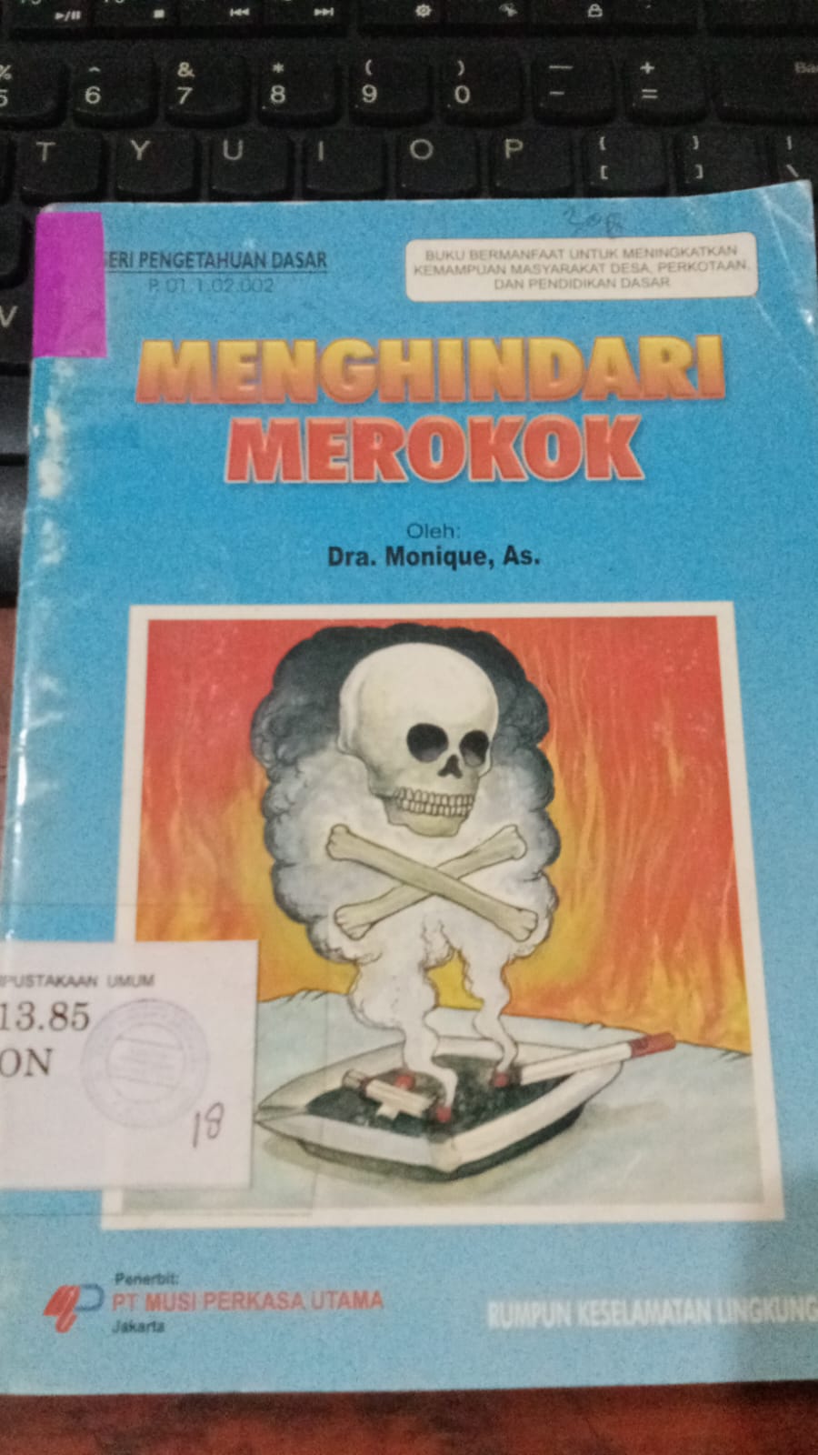 Cover Menghindari Rokok / Monique