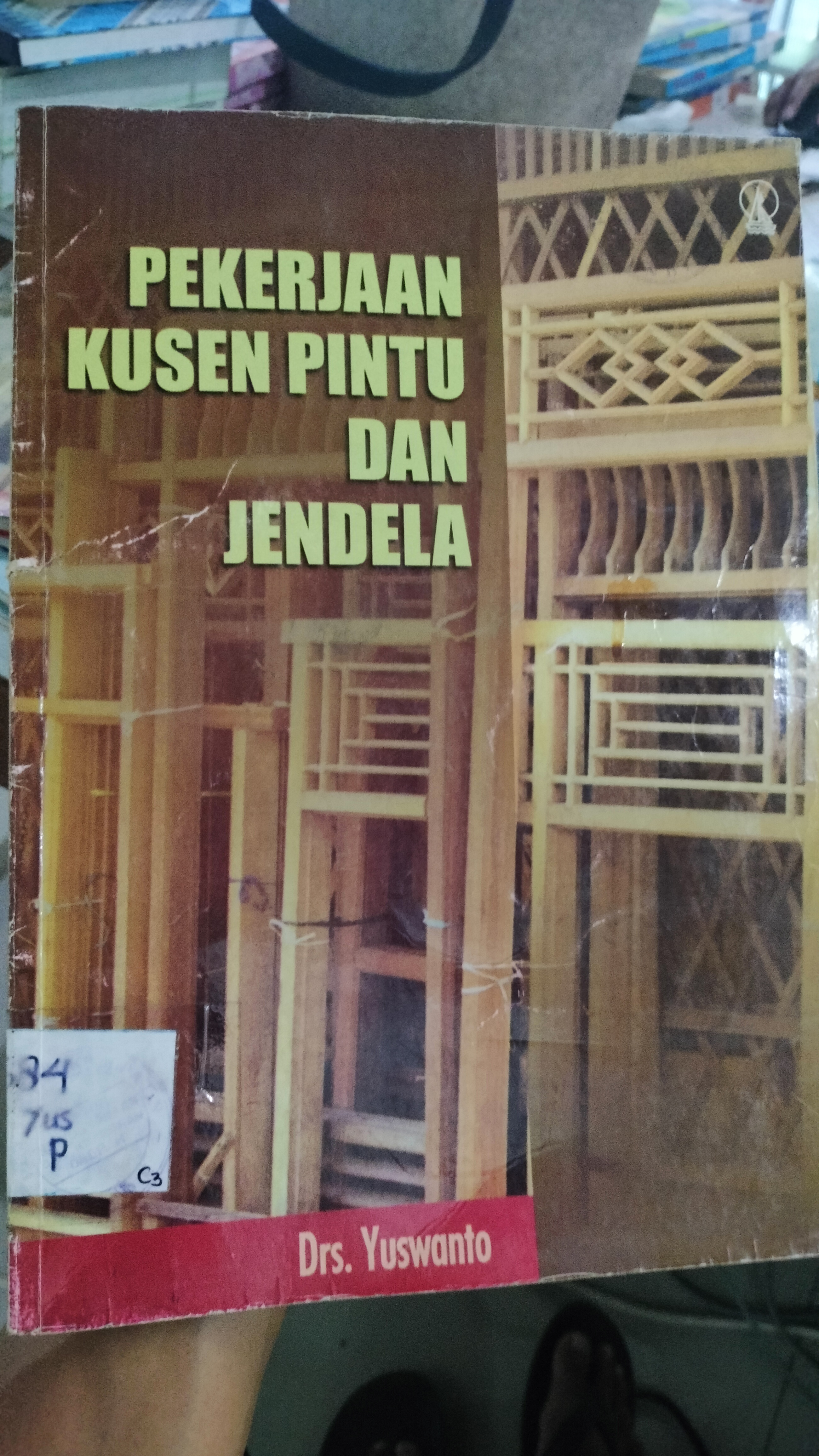 Cover Pekerjaan Kusen Pintu & Jendela / Yuswanto