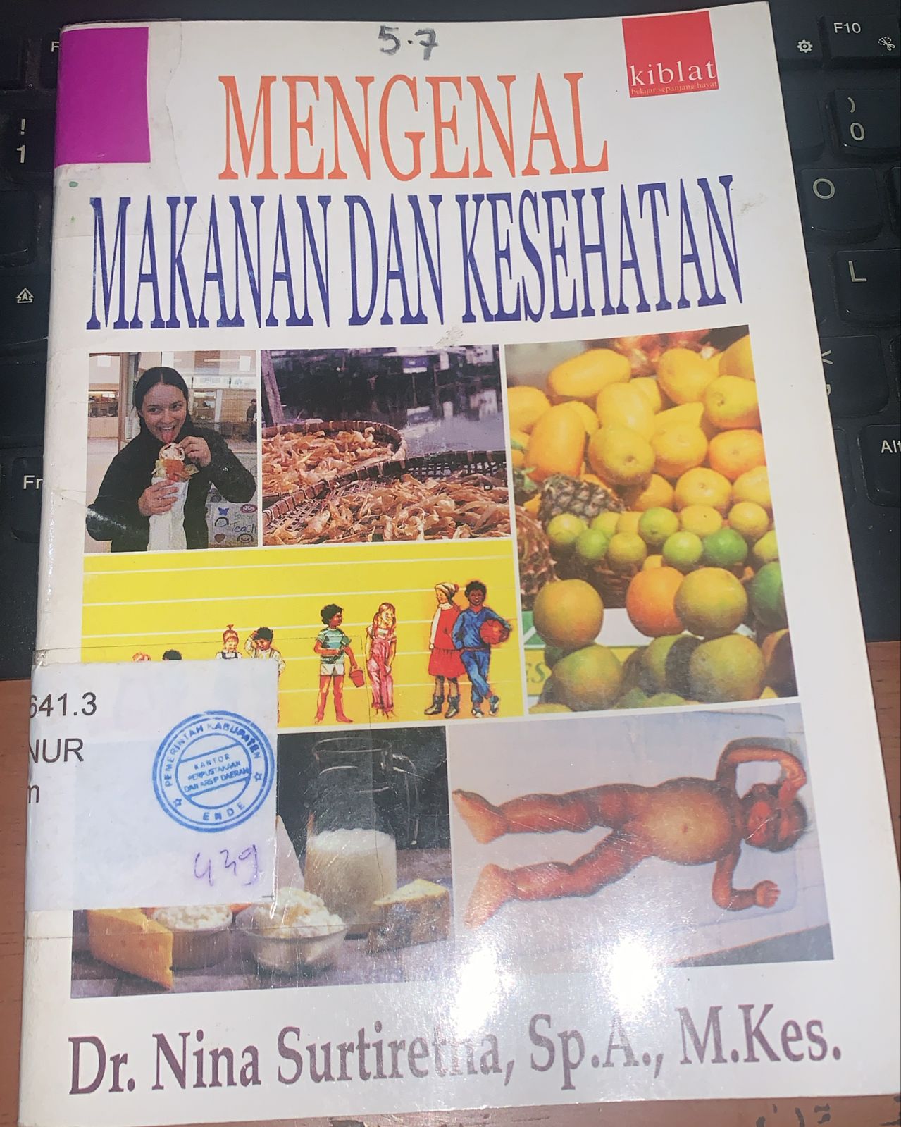 Cover Mengenal Makanan Dan Kesehatan / Surtiretna, Nina