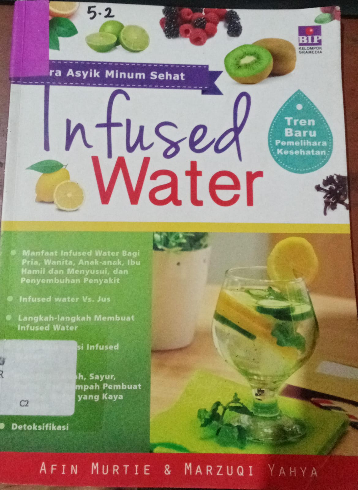 Cover Cara Asyik Minum Sehat :  Infused Water / Murtie, Afin