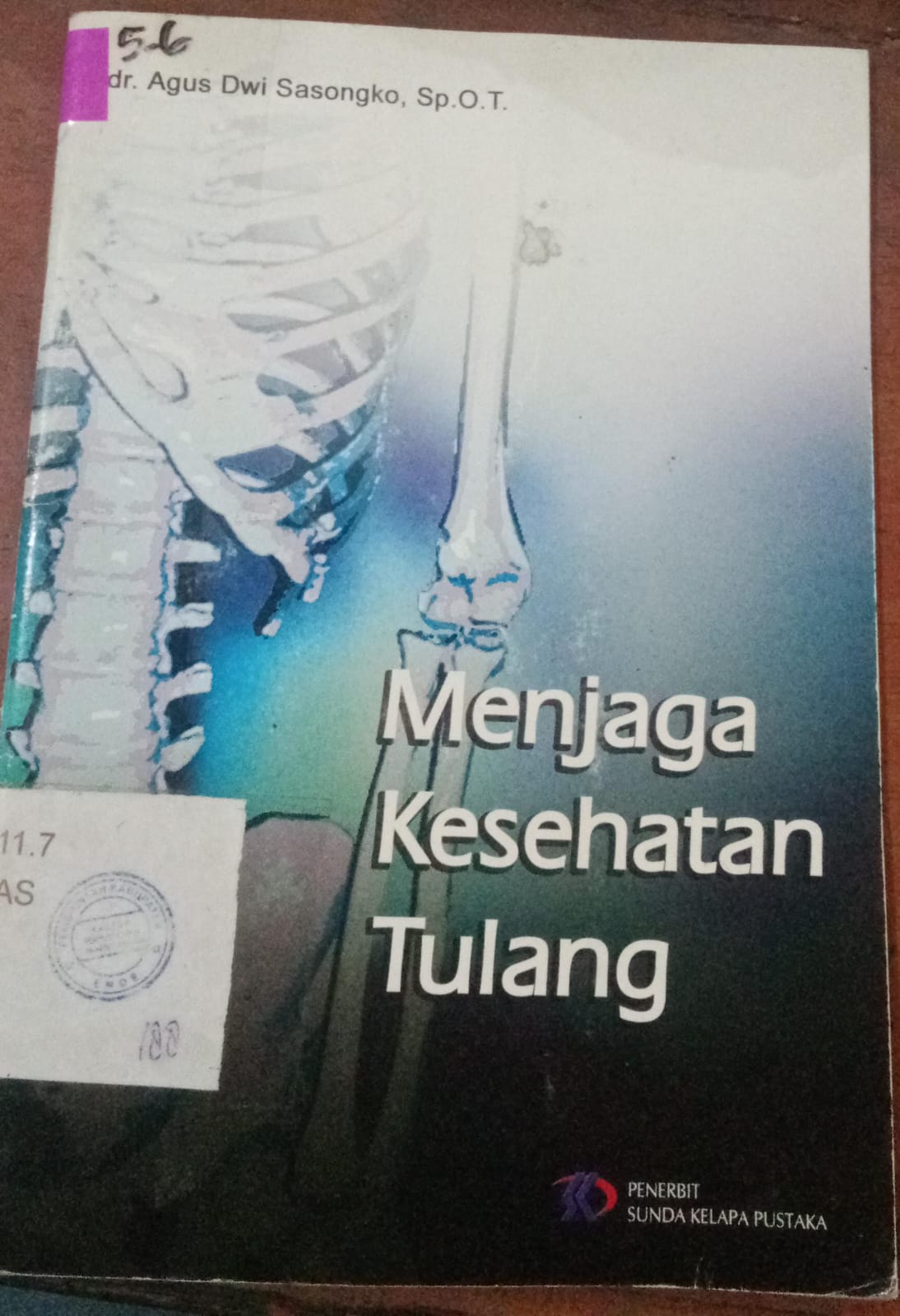 Cover Menjaga Kesehatan Tulang / Sasongko Dwi, Agus