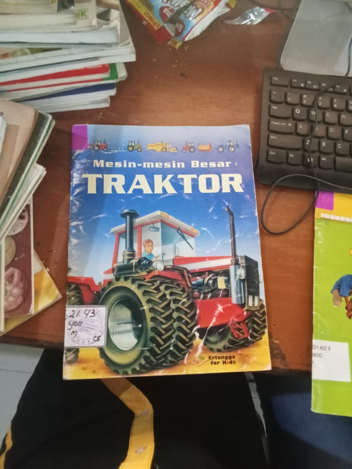 Cover mesin-mesin besar traktor / Young,Caroline