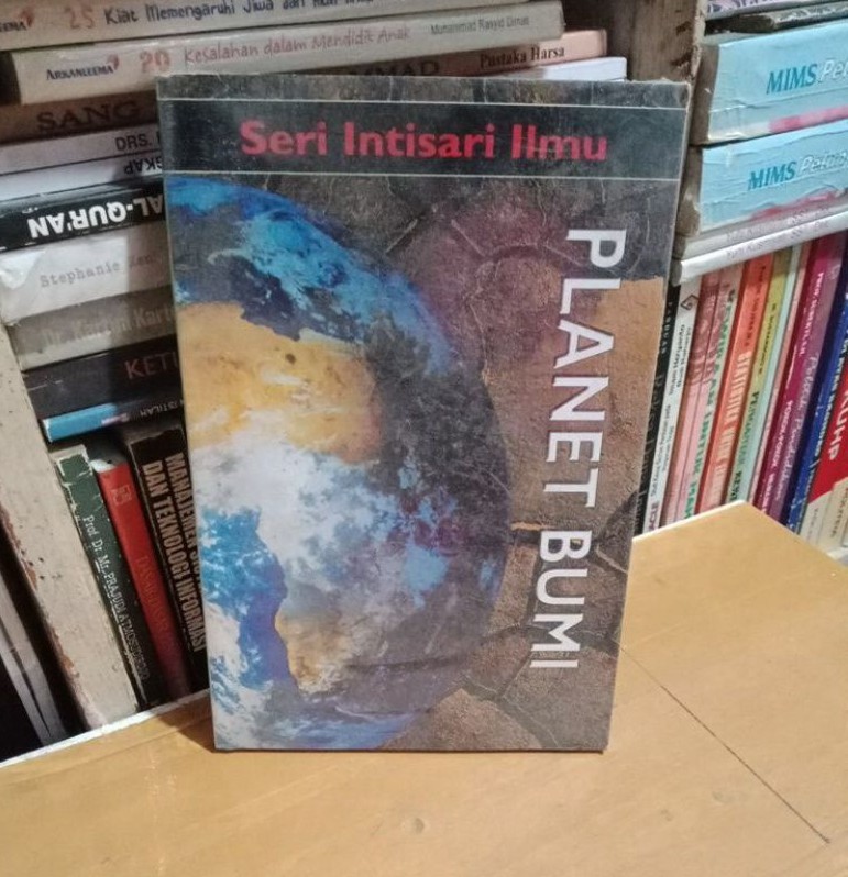 Cover Intisari Ilmu Planet Bumi / Malam, John
