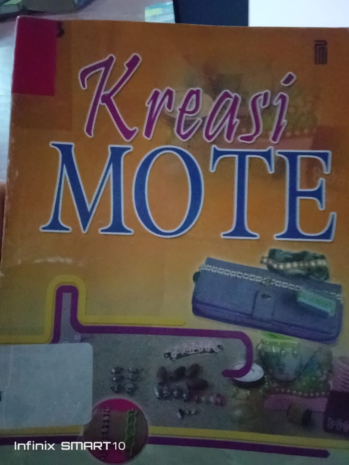 Cover Kreasi Mote : Ayu Rini
