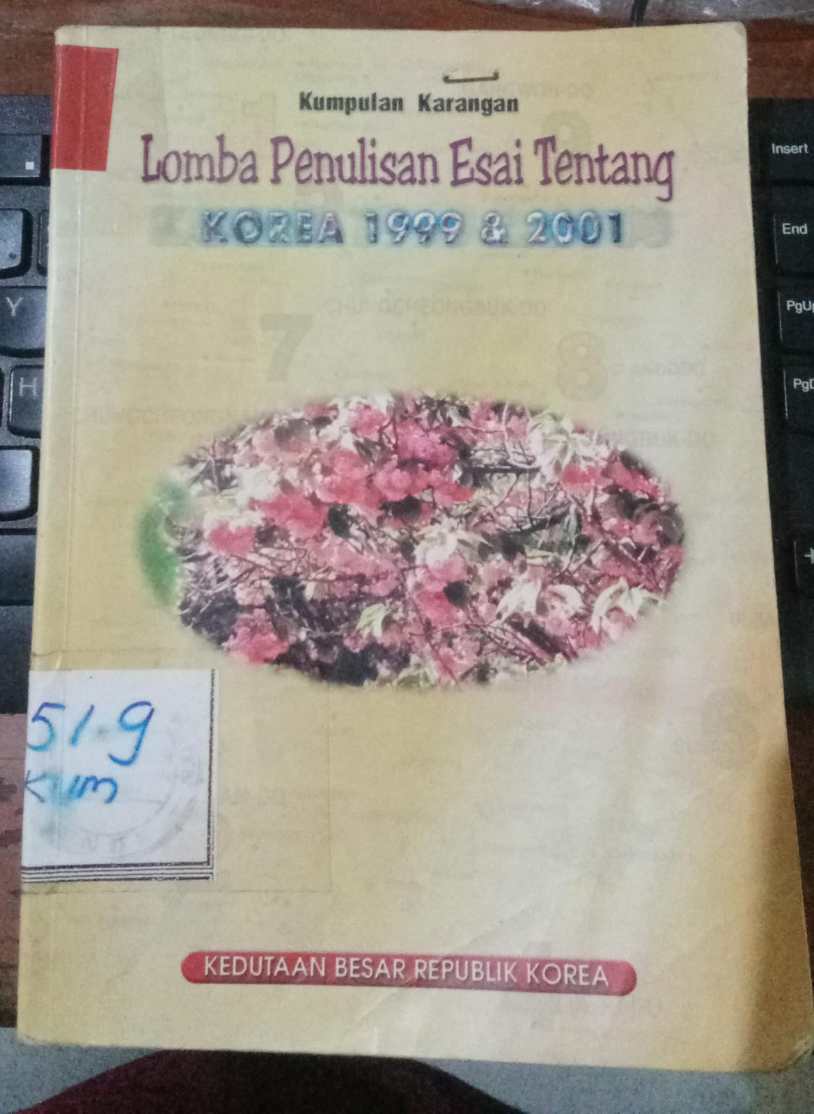 Cover Lomba Penulisan Esai Tentang Korea 1999 & 2001