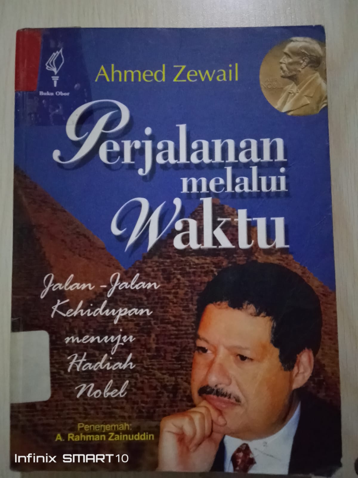 Cover Perjalanan Melalui Waktu / Ahmed Zewail