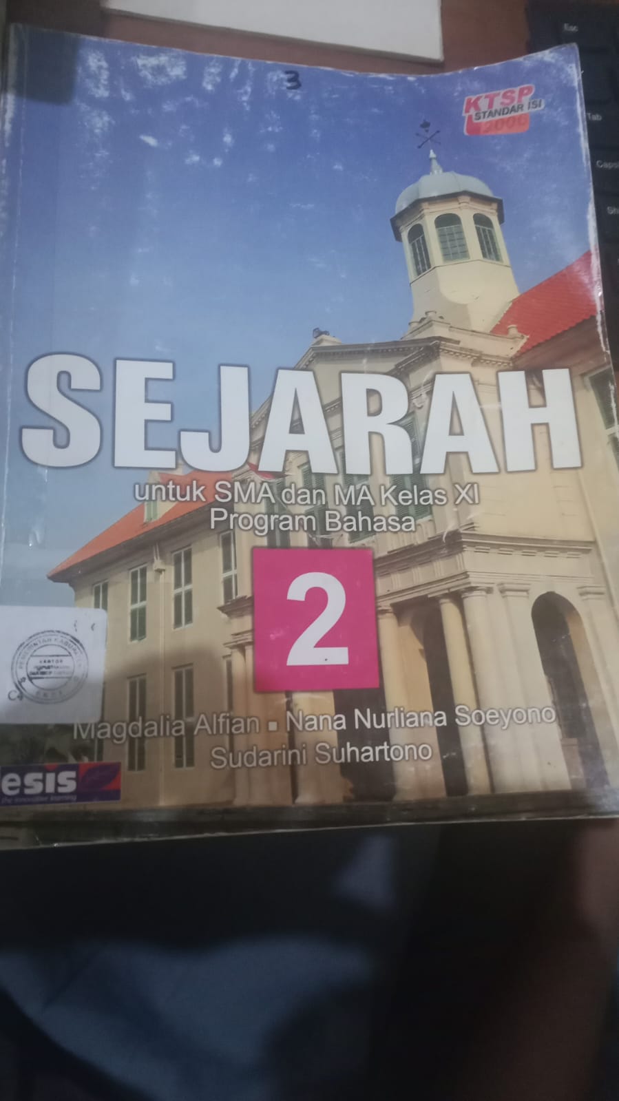 Cover Sejarah Untuk SMA Dan MA Kelas IX Program Bahasa / Alfian, magdalia