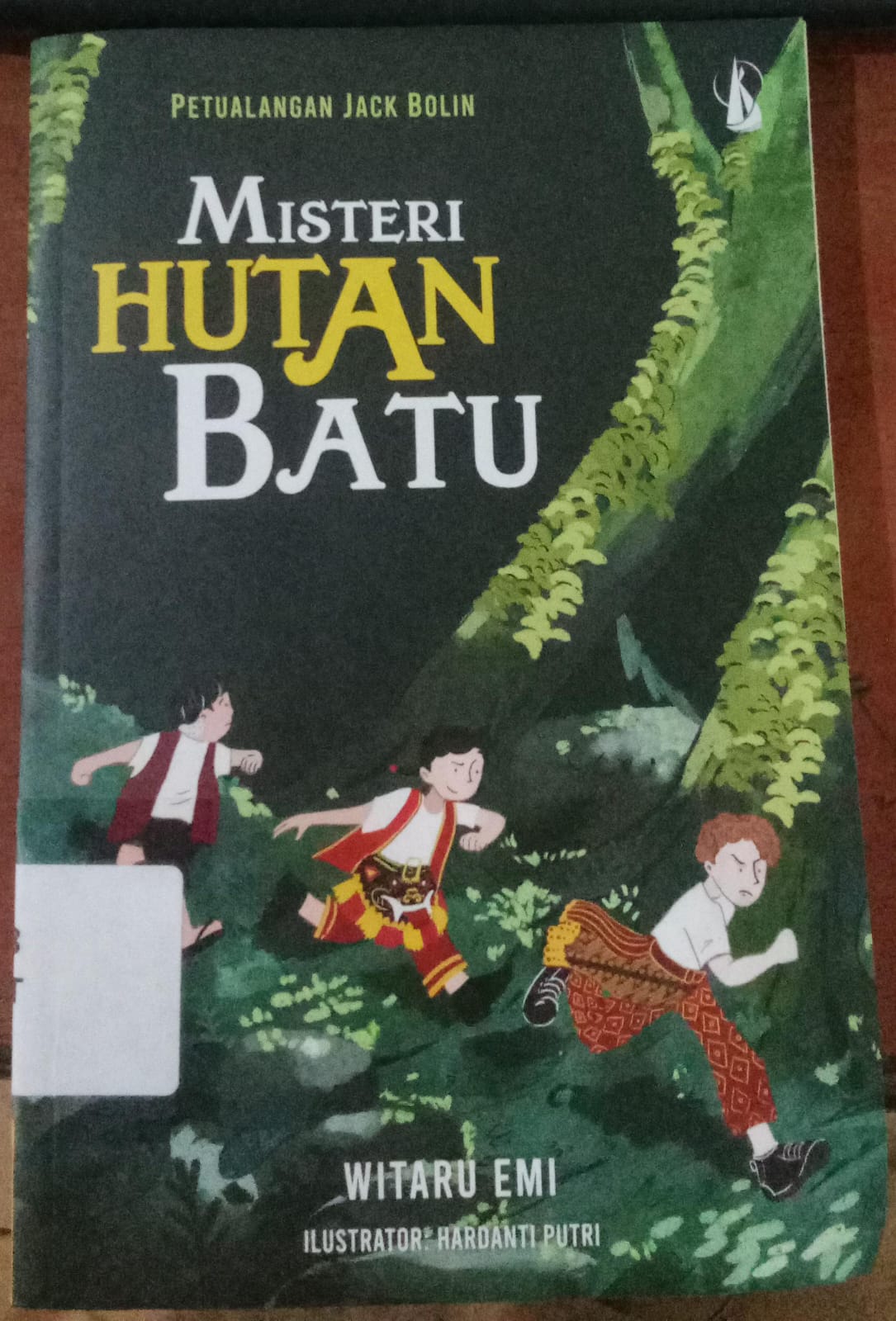 Cover Misteri Hutan Batu / Emi, Witaru