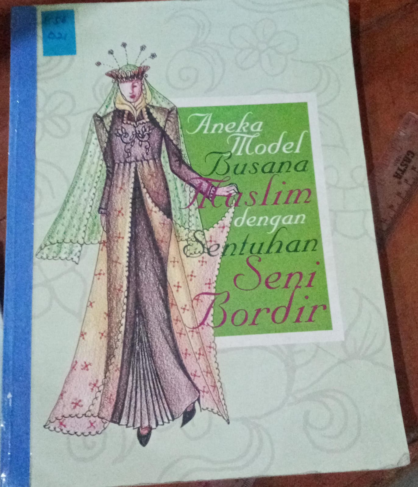 Cover Aneka Model Busana Muslim Dengan Sentuhan Seni Bordir / Suhersono, Hery