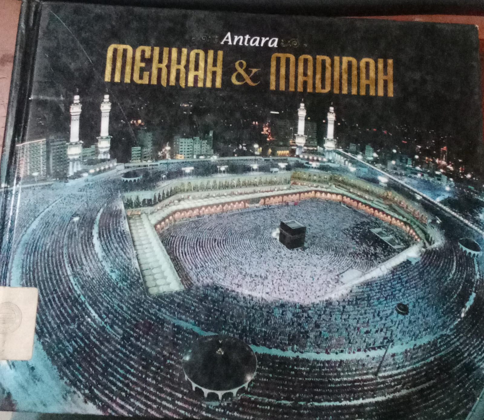 Cover Antara Mekkah & Madinah / Yahya, Fathurrahman