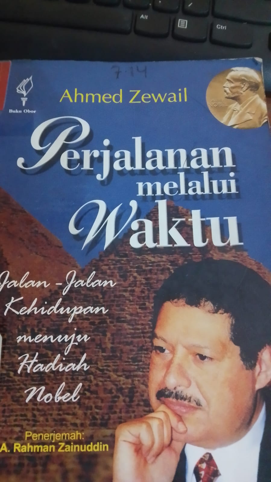 Cover Perjalanan Melalui Waktu