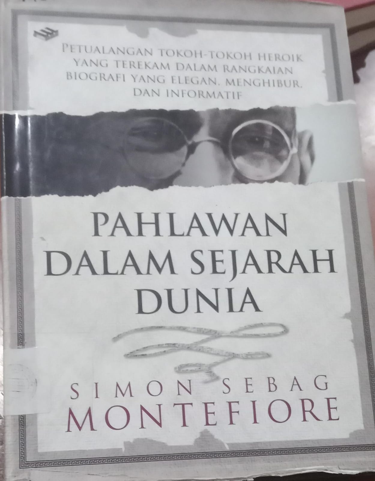 Cover Pahlawan Dalam Sejarah Dunia / Sebag, Simon