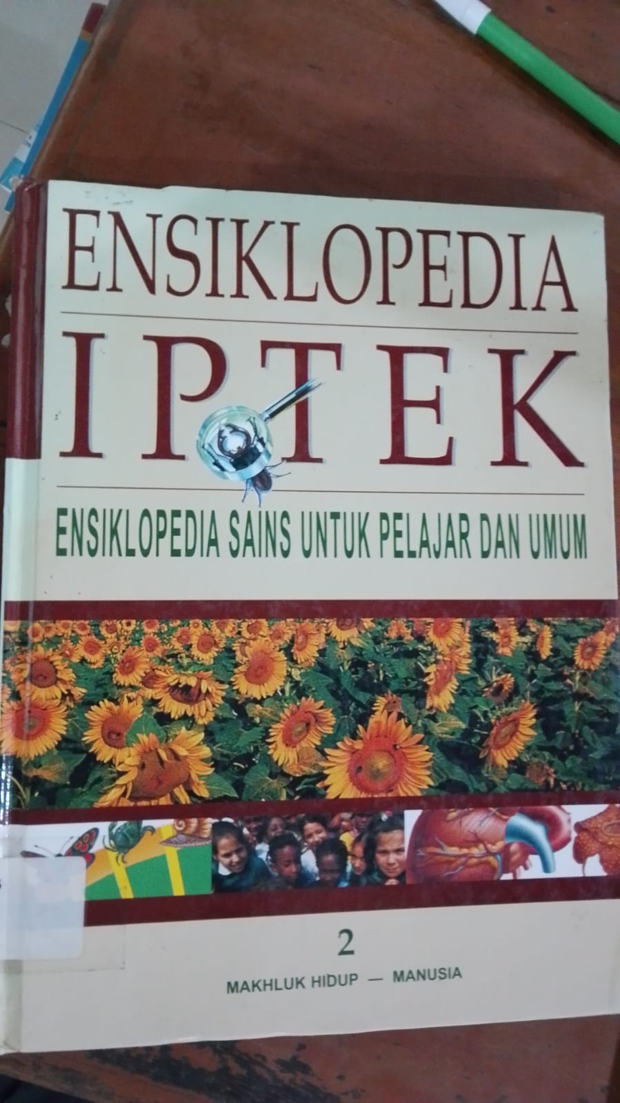 Cover Ensiklopedia Iptek Ensikolpedia Sains Untuk Pelajar dan Umum / Riskiono Slamet