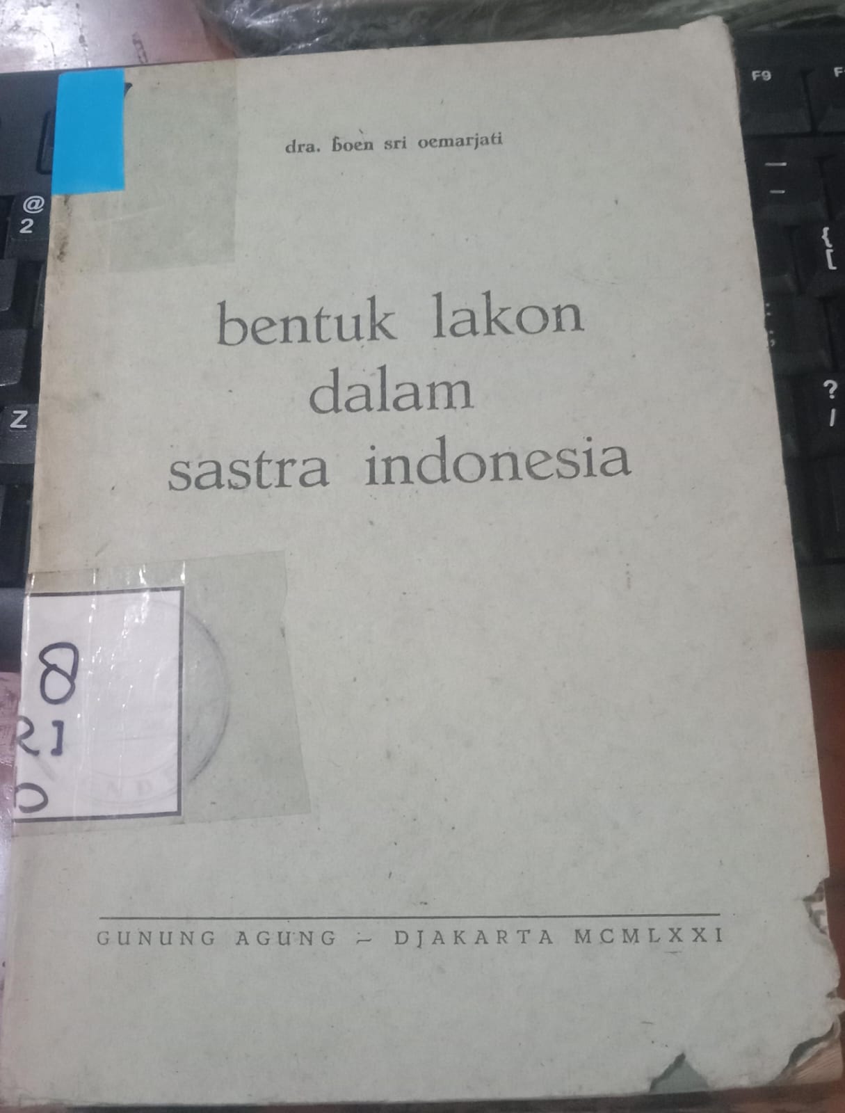 Cover Bentuk Lakon dalam Sastra Indonesia / sri, boen Oemarjati