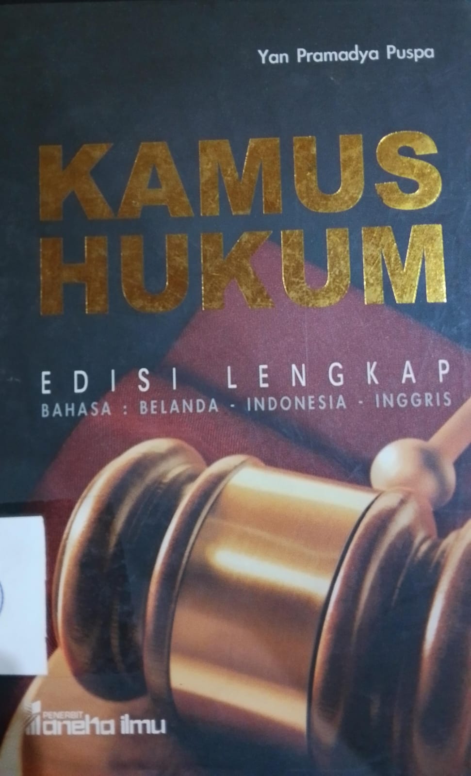 Cover Kamus Hukum / Yan Pramadya Puspa