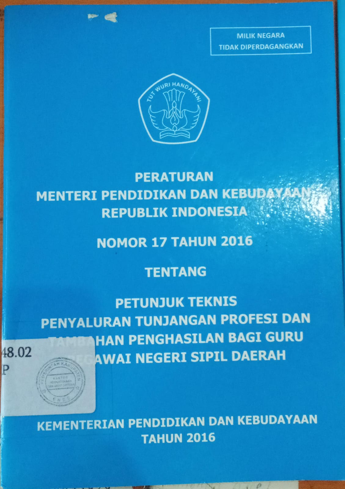Cover Peraturan Menteri Pendidikan Dan Kebudayaan Republik Indonesia Nomor 17 Tahun 2016 Tentang Petunjuk Teknis Penyaluran Tunjangan Profesi Dan Tambahan Penghasilan Bagi Guru Pegawai Negeri Sipil Daerah